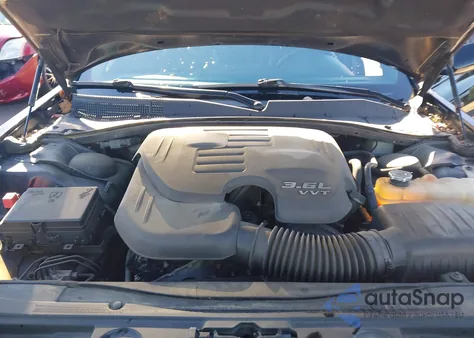 2017 Chrysler 300 300S z USA, uszkodzony, nr VIN 2C3CCABG2HH662985